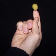La aceituna equilibrista2
